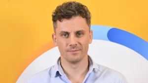 "Chłopak z Hajnówki", który spełnił swój sen o aktorstwie. Adam Bobik o początkach kariery, roli Pawlaka i nowym serialu