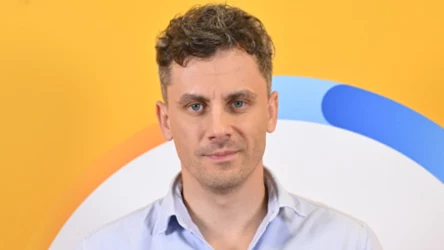 "Chłopak z Hajnówki", który spełnił swój sen o aktorstwie. Adam Bobik o początkach kariery, roli Pawlaka i nowym serialu