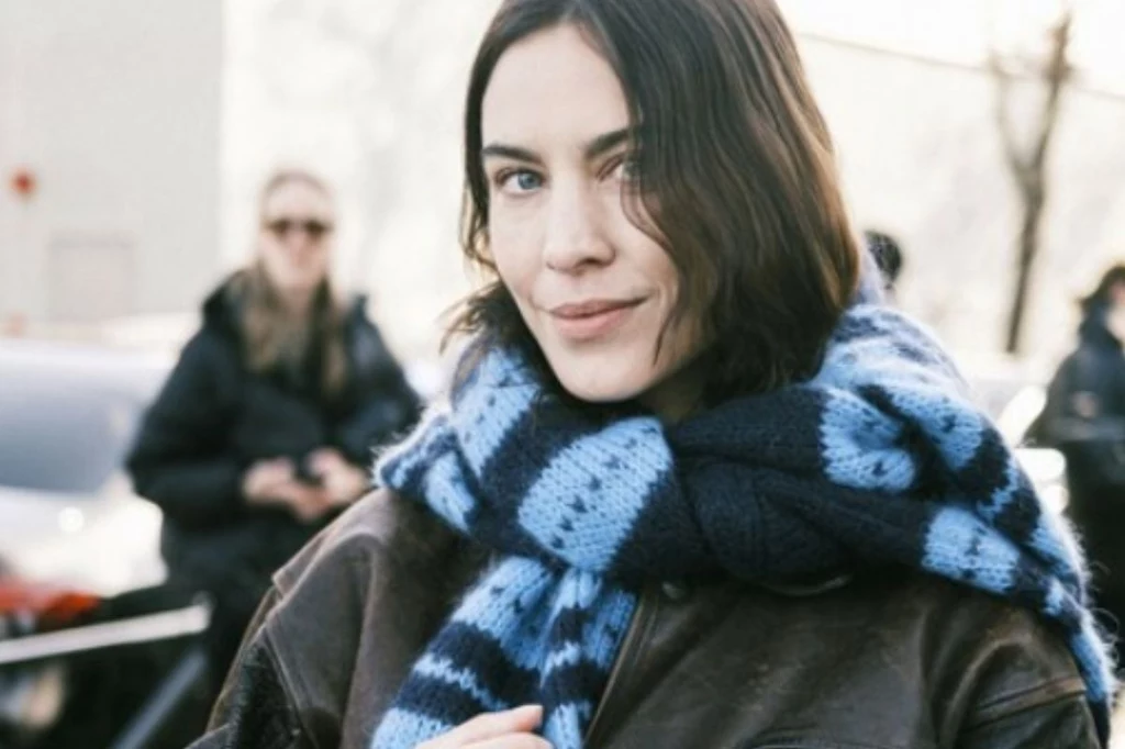 Alexa Chung nosi od dawna. Słynna it-girl minionej dekady jest fanką skórzanej kurtki Alexa Chung nosi od dawna. Słynna it-girl minionej dekady jest fanką skórzanej kurtki