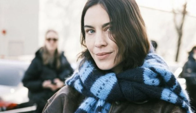 Alexa Chung nosi od dawna. Słynna it-girl minionej dekady jest fanką skórzanej kurtki
