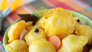 Marynowane patisony są niskokaloryczne, a do tego dostarczają witaminy i minerały