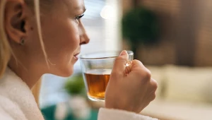 Chcesz spowolnić starzenie komórek? EGCG z tej herbaty naprawdę pomaga