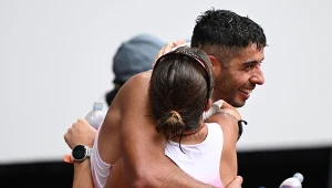 Maher Ben Hlima ściska Katarzynę Zdziebło