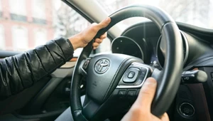 Polscy kierowcy Toyot i koreańczyków na celowniku drogówki. Wystarczy ruch ręką