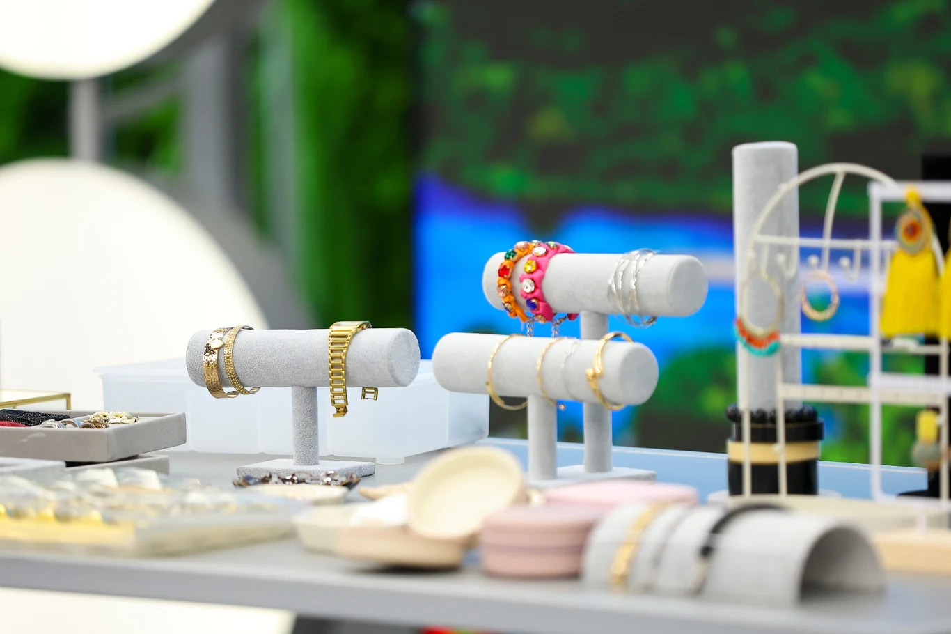 Jak przechowywać biżuterię, aby się nie plątała?