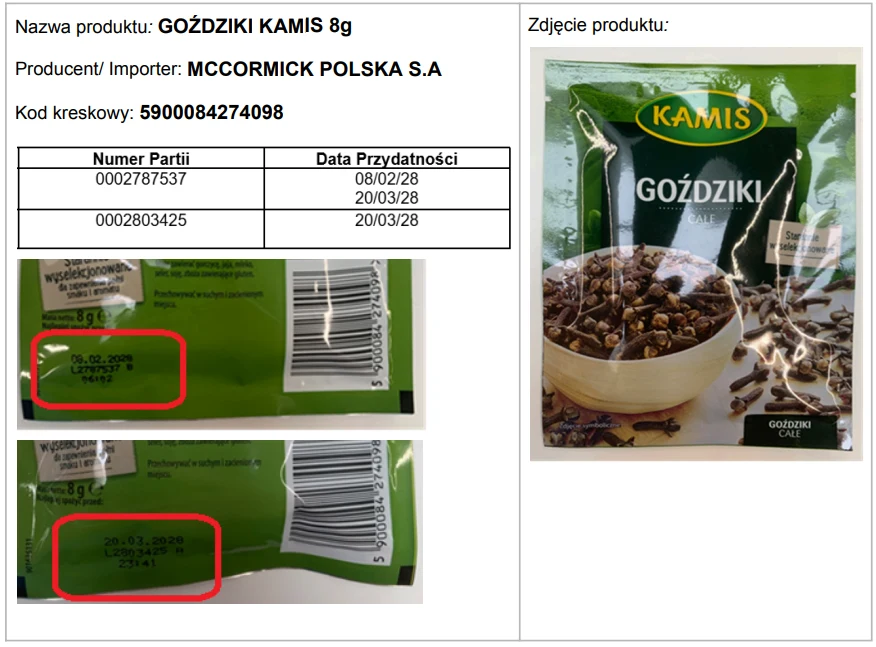 Opakowanie przyprawy goździki marki Kamis o wadze 8 g, z wyraźnie widocznymi nazwą produktu, kodem kreskowym oraz numerami partii i terminami przydatności do spożycia podanymi na etykiecie.