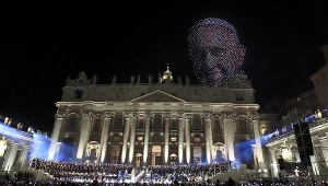 Wyjątkowy pokaz nad Watykanem. Użyto 3,5 tys. dronów