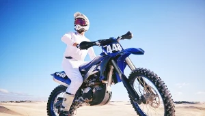 Współczesny motosport to spektakl, w którym potęga technologii spotyka się z ludzką odwagą