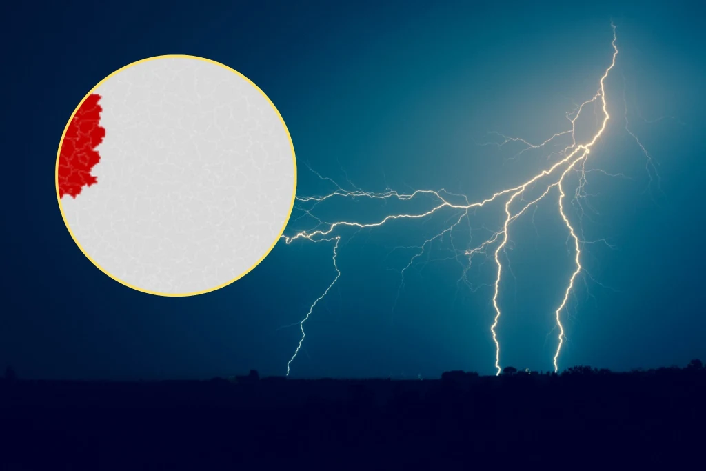 Alert RCB wydano dla trzech województw na zachodzie. Tam pojawią się niebezpieczne burze z gradem i silnym wiatrem Błyskawica rozświetlająca nocne niebo nad ciemnym horyzontem, w lewym górnym rogu koło zbliżenia przedstawiające szczegółową strukturę lub cząsteczki na białym tle z fragmentem czerwonej powierzchni.