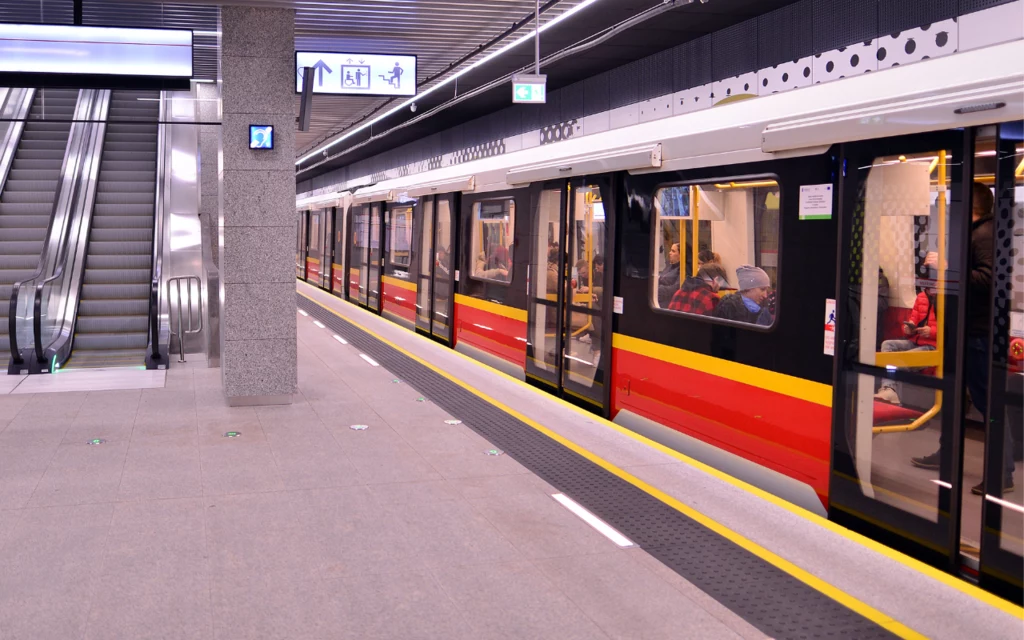 Warszawskie metro (stacja Zacisze)