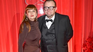 Szczuplutki Olaf Lubaszenko zabrał partnerkę na ściankę. Rzadki widok
