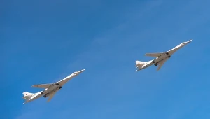 Rosyjskie bombowce na niebie. Ćwiczenia ataku na "symulowanego wroga"