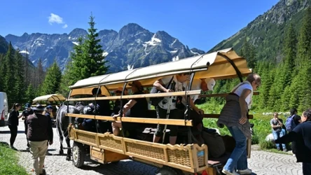 Konie wciąż wożą turystów do Morskiego Oka i cieszą się niesłabnącym zainteresowaniem