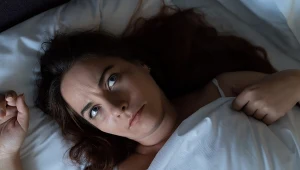 Nie możesz zasnąć? Problemem może być nieodpowiednia kołdra lub temperatura