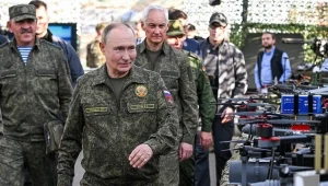 Władimir Putin obejrzał wystawy broni i specjalistycznego sprzętu wojskowego w ostatni dzień ćwiczeń Zapad 2025