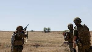 Ukraina strzela do rosyjskich dronów z karabinów i dział przeciwlotniczych, UE używa drogich rakiet. "Financial Times" pisze o "krytycznej luce". Zdj. ilustracyjne