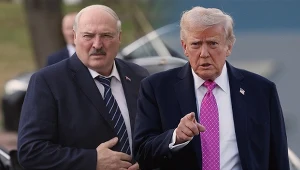 Alaksandr Łukaszenka (fot. Contributor/Getty Images) chce zrealizować swoje polityczne cele dzięki transakcyjnej polityce z Donaldem Trumpem (fot. Kevin Dietsch/Getty Images), kolaż: A. Włodarczyk