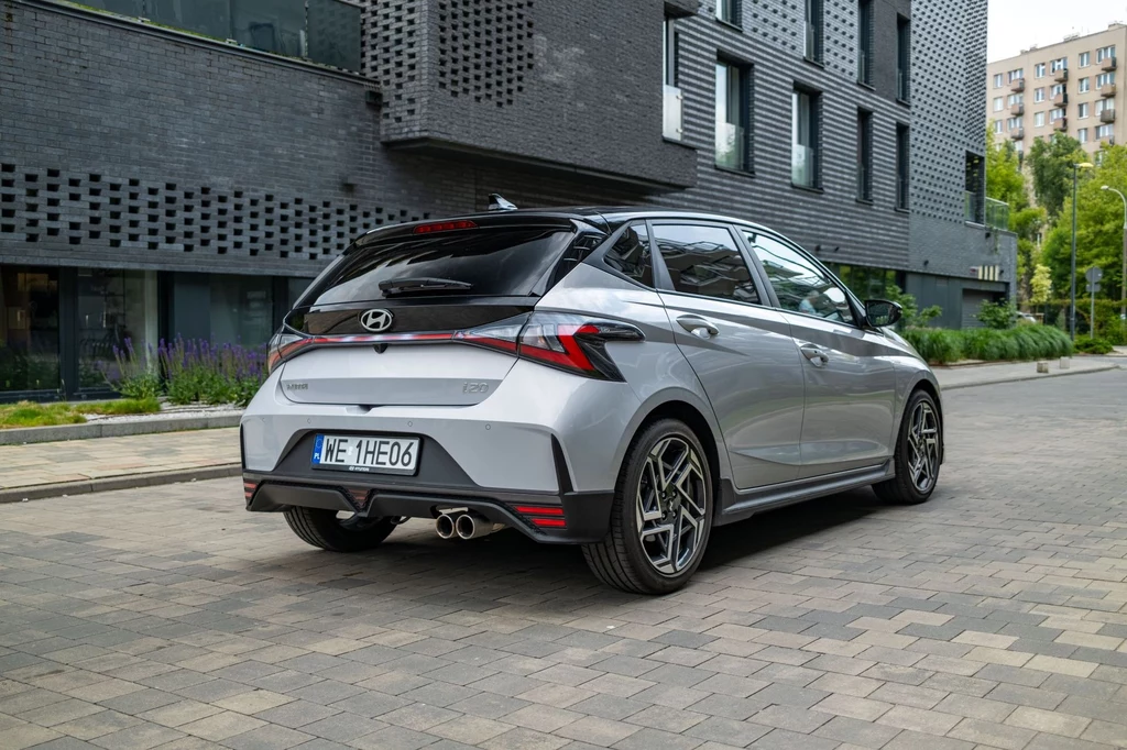 Hyundai i20 N-Line to jedynie namiastka i20 N, ale może dawać przyjemność z jazdy. Hyundai i20 N-Line to jedynie namiastka i20 N, ale może dawać przyjemność z jazdy.