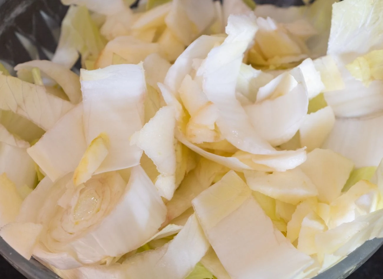 Roślinę tę można jeść na wiele sposobów. Świetnie sprawdza się w sałatkach. Roślinę tę można jeść na wiele sposobów. Świetnie sprawdza się w sałatkach.