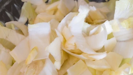 Roślinę tę można jeść na wiele sposobów. Świetnie sprawdza się w sałatkach. 