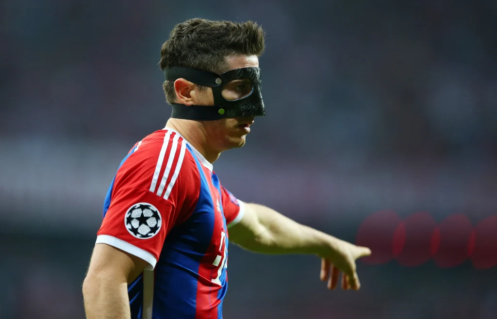 Robert Lewandowski po poważnym zderzeniu z Mitchellem Langerakiem Robert Lewandowski po poważnym zderzeniu z Mitchellem Langerakiem