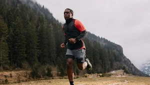 Do biegania w naturalnych warunkach przeznaczone są buty trailowe, których zadaniem jest zapewnienie maksymalnej przyczepności