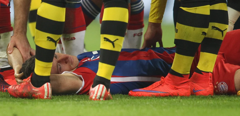 Kadr z meczy Bayern - Borussia (28 kwietnia 2015) Kadr z meczy Bayern - Borussia (28 kwietnia 2015)