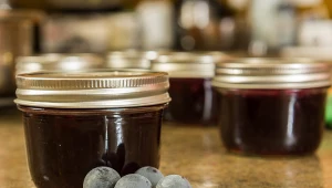 Mało kto przerabia te owoce na dżem. Smakuje lepiej niż malinowy 