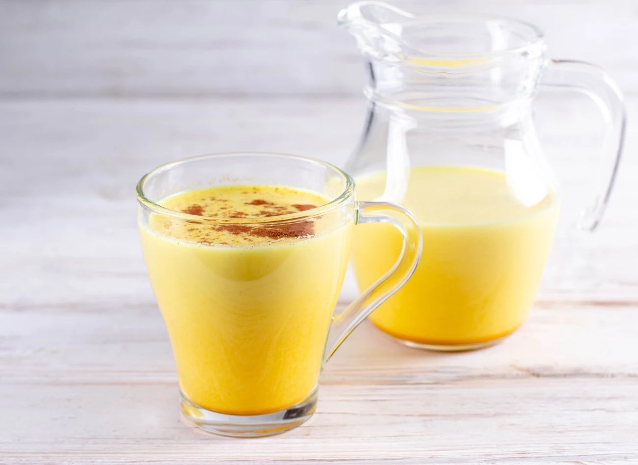 Kurkuma to kłącze spokrewnione z imbirem, od tysięcy lat używane w medycynie ajurwedyjskiej i chińskiej. Kurkuma to kłącze spokrewnione z imbirem, od tysięcy lat używane w medycynie ajurwedyjskiej i chińskiej.