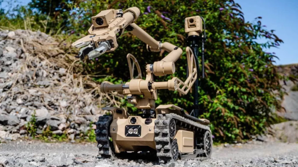 Każdy robot T4 wyposażony jest w system haptyczny, który pozwala operatorom „czuć”, co chwytają ramieniem robota