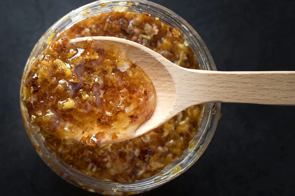 Dodaj do wody i pij na zdrowie. Propolis to zapomniany eliksir z ula, który przywraca równowagę