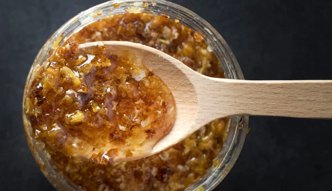 Zapomniany eliksir z ula przywraca równowagę. Dlaczego warto pić wodę propolisową?