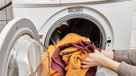 Od jakiegoś czasu dodaję to do bębna pralki. Wyciągam pięknie pachnące pranie bez plam.