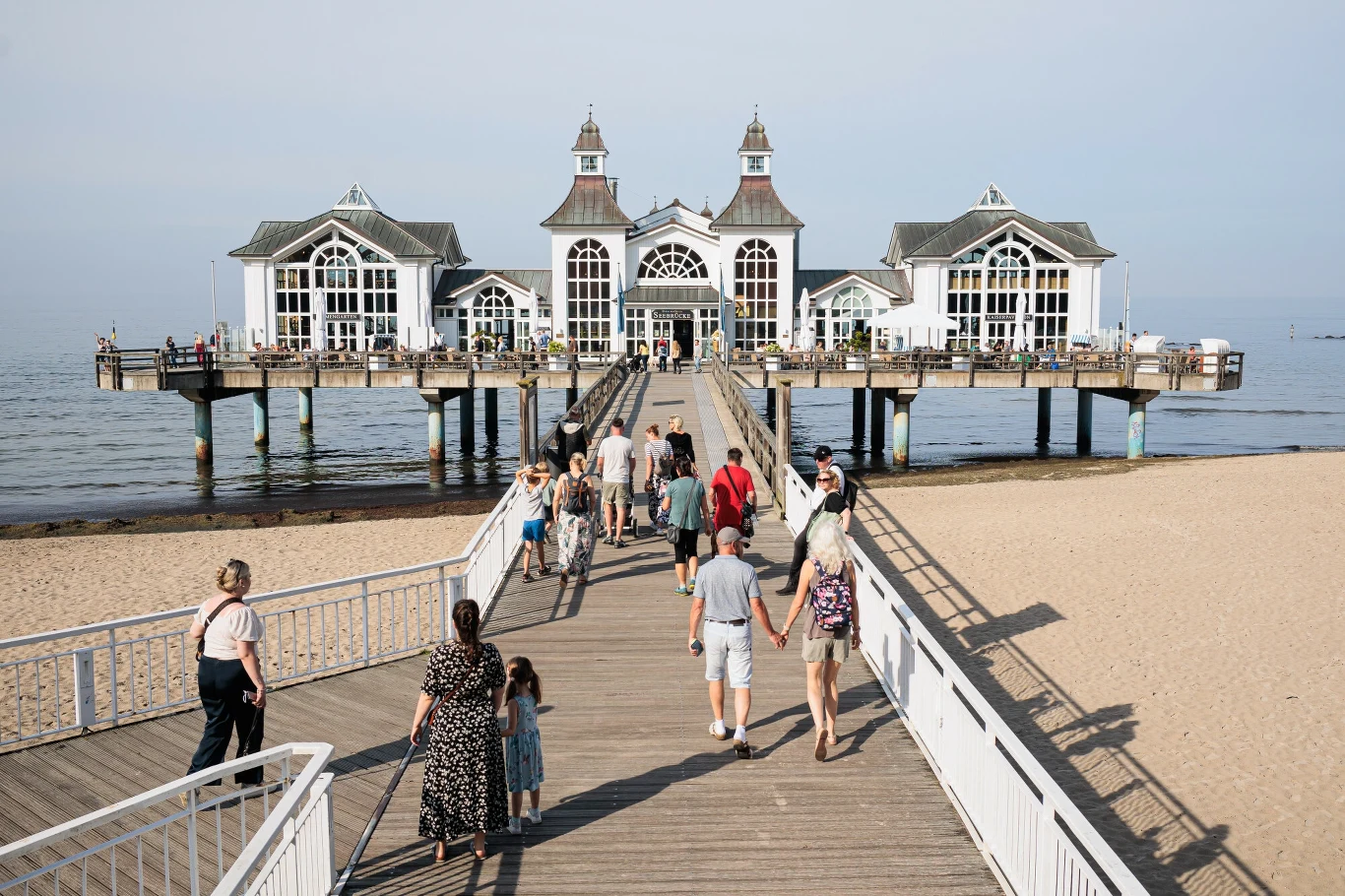 Najpiękniejsze nadbałtyckie molo znajduje się w Niemczech. Aby je zobaczyć, wystarczy udać się na wyspę Rugia Najpiękniejsze nadbałtyckie molo znajduje się w Niemczech. Aby je zobaczyć, wystarczy udać się na wyspę Rugia