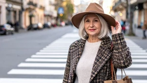 Płaszcz na jesień dla pań 50+. Ten model to strzał w dziesiątkę 