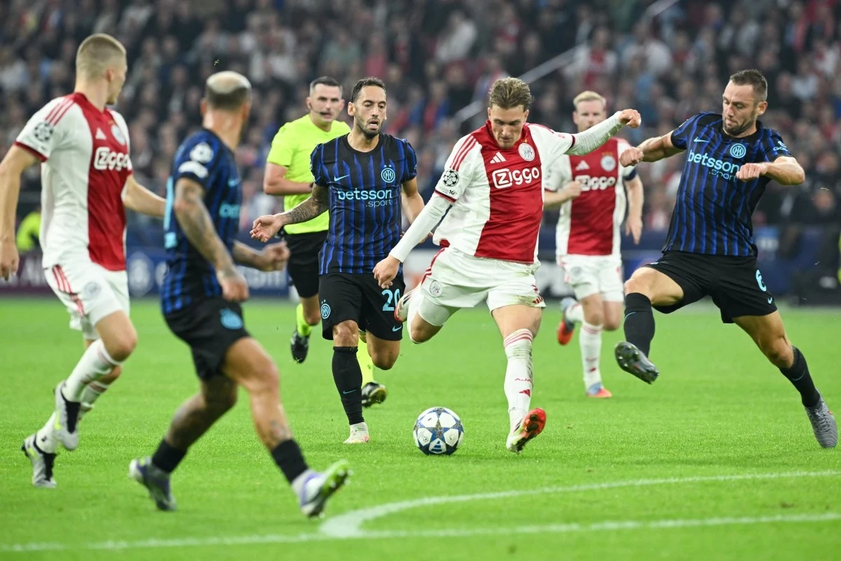Ajax - Inter Ajax - Inter