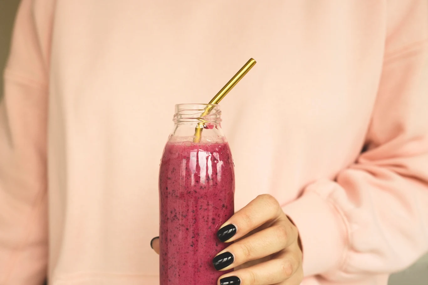 Zdrowe i pożywne śniadanie w kilka minut. Przygotuj tylko to smoothie ze śliwek. Zdrowe i pożywne śniadanie w kilka minut. Przygotuj tylko to smoothie ze śliwek.