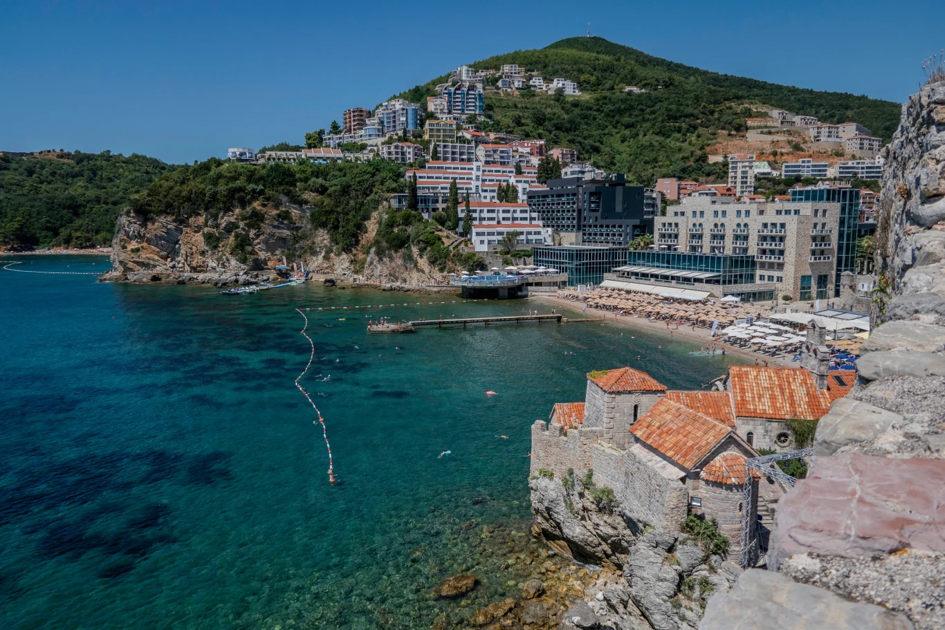 Miejsce idealne na jesienne wakacje. Polacy coraz chętniej odwiedzają Budvę leżącą w Czarnogórze. Miejsce idealne na jesienne wakacje. Polacy coraz chętniej odwiedzają Budvę leżącą w Czarnogórze.