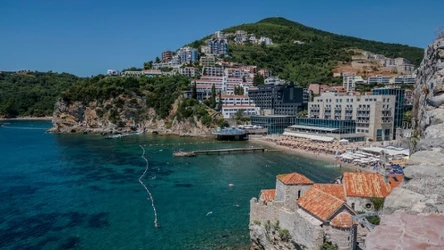 Miejsce idealne na jesienne wakacje. Polacy coraz chętniej odwiedzają Budvę leżącą w Czarnogórze.