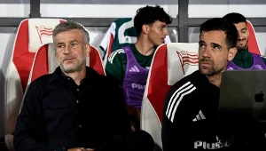 Trener Legii Edward Iordanescu (z lewej) i asystent trenera Inaki Astiz (z prawej)