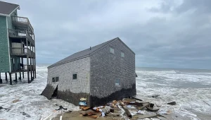 Ocean pochłonął kolejny dom. Niszczycielska seria trwa piąty rok