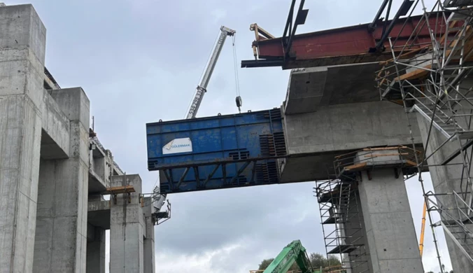 Budowa S7 w Krakowie. Przesuwają 27 tys. ton estakady na Węźle Mistrzejowice