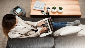  Nawet 10 kilo więcej w rok, wyższy kortyzol i nasilenie ADHD. Co jeszcze robi z naszym zdrowiem praca zdalna?