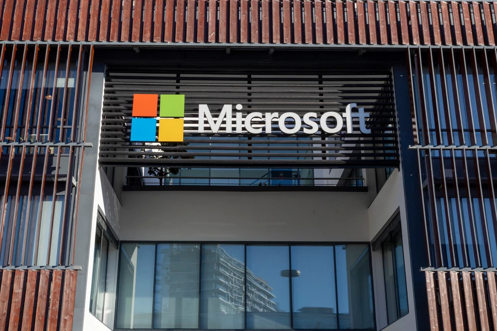 Microsoft stawia nowe centra danych AI