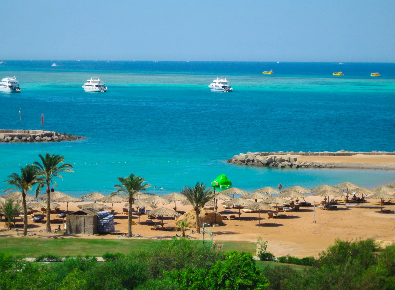 W jednym z egipskich kurortów pojawiły się rekiny 