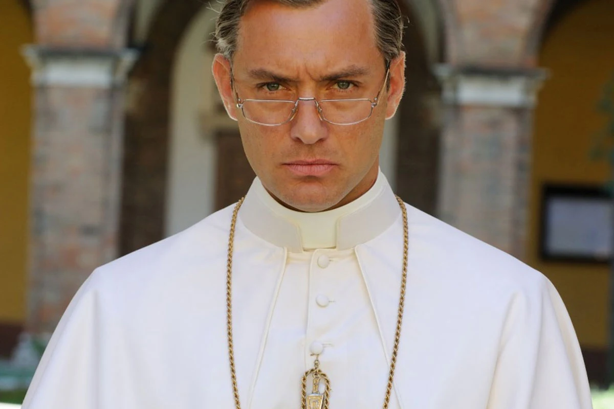 Jude Law w serialu "Młody papież" Jude Law w serialu "Młody papież"