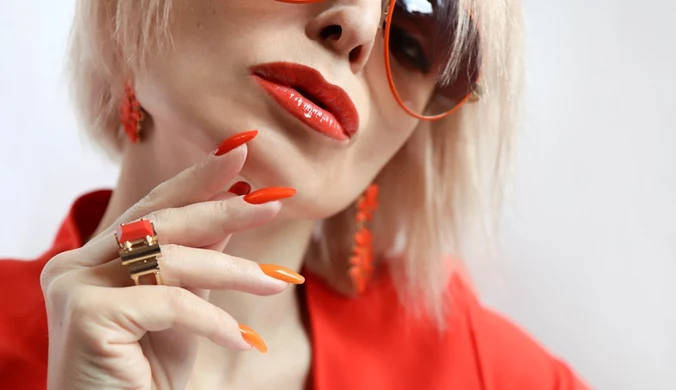 Jesienny szyk na dłoniach. Burnt Orange to odcień dla każdej elegantki
