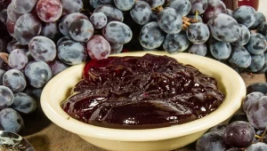 Galaretka z domowych winogron to prawdziwy hit. Niezastąpiona w gofrach i naleśnikach.