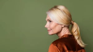 Eleganckie i wygodne. Najlepsze fryzury do biura dla zabieganych kobiet