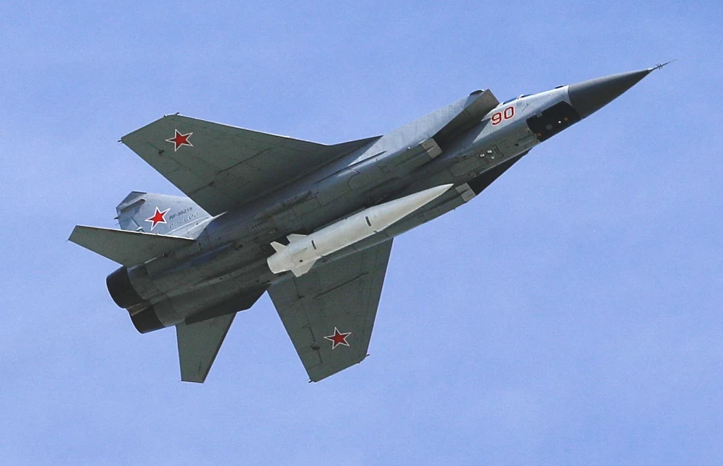 Rosyjskie myśliwce MiG-31 nad Estonią. Mogą przenosić broń hipersoniczną